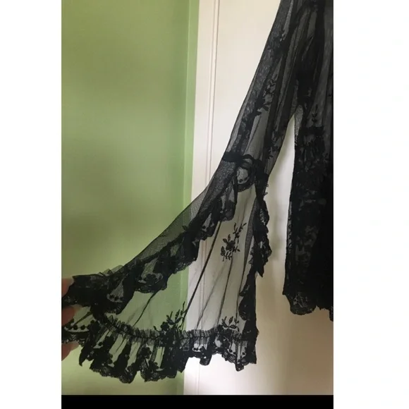 Elegant Black Lace Blouse XL - Picture 3 of 8